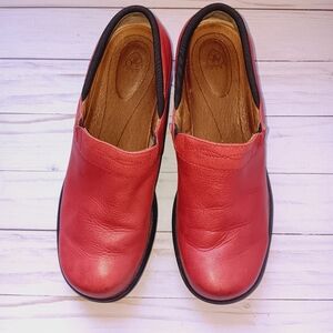 Ariat Women's US Sz 8.5 B Red Leather Slip On Comfort Shoes